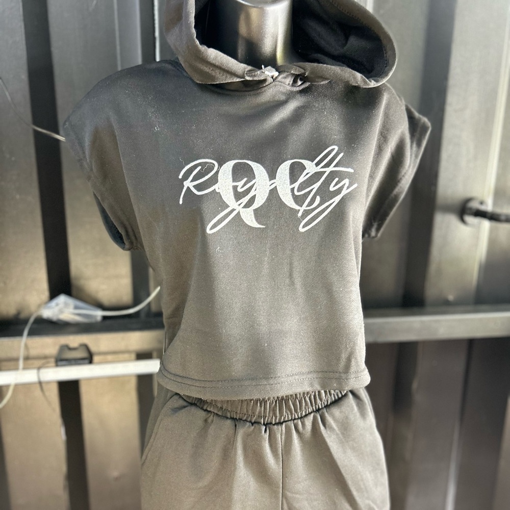 🌺🌸🌺🌸 sexy crop to 2 piece comes in multiple colors